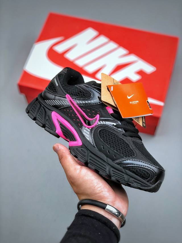 Nike V5 Rnr 舒适百搭防滑耐磨 低帮跑步鞋 舒适有型适合日常穿着该鞋款延续千禧年经典设计搭载泡绵中底厚实而轻盈匠心细节巧搭立体耐克勾标志焕新演绎复古跑