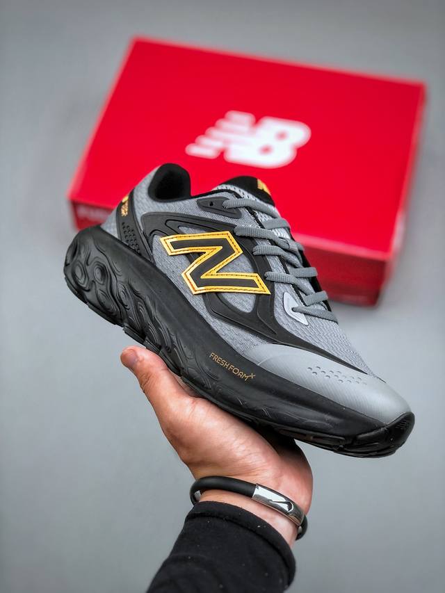 New Balance Nb Fresh Foam Evoz舒适耐磨低帮跑步鞋 受到Fresh Foam舒适骑行的启发跑鞋将毛绒舒适感提升到一个新的水平这款鞋旨
