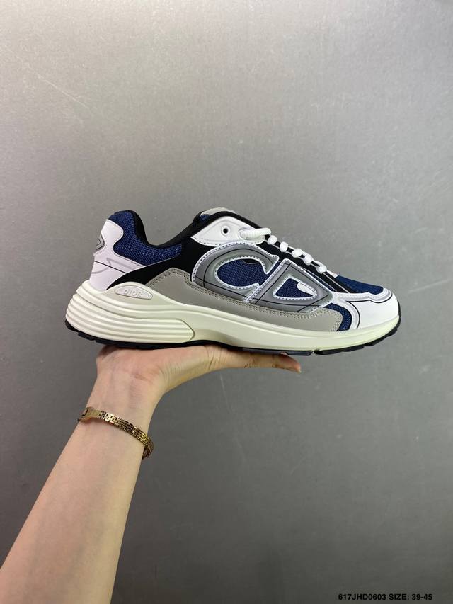 公司级Dior B30 迪奥网眼织物低帮运动休闲鞋 该款系列采用黑网色眼织物白和色科技料面精心制 作饰以反光“Cd30”图形标志 外格轻盈的刻雕效果橡胶鞋搭底配