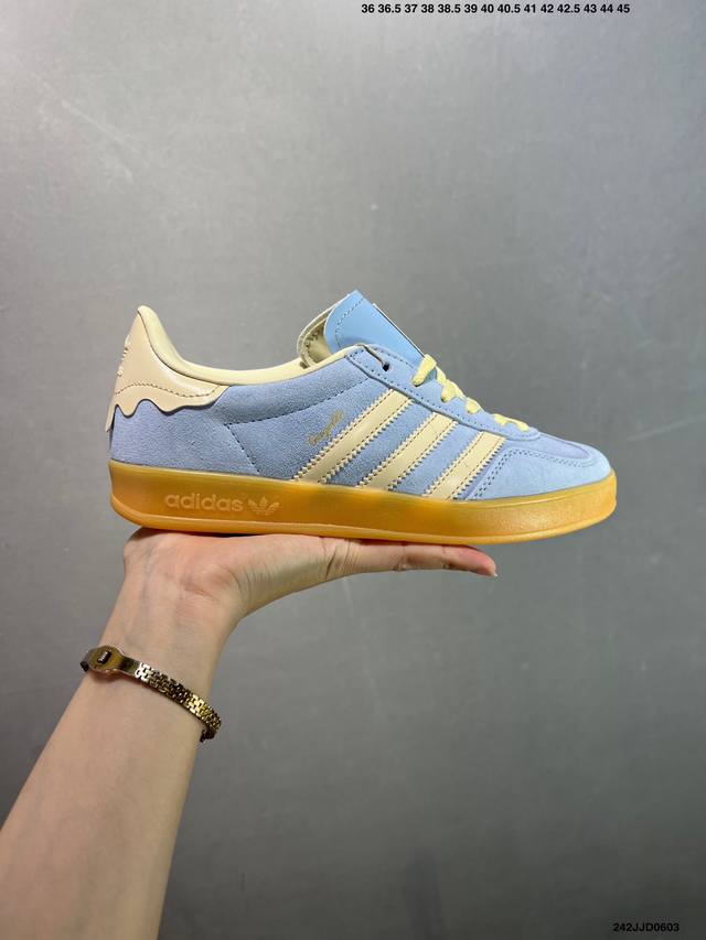 Adidas Originals Gazelle Indoor 三叶草休闲防滑耐磨低帮板鞋 鞋头出色设计 塑就出众贴合感 稳固的后跟贴合足部曲线设计 软弹舒适