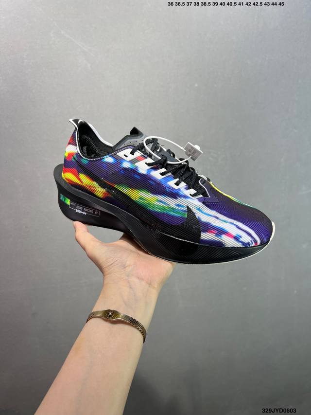 公司级Nike Zoomx Vaporfly Next% 4耐克 轻量化 网面透气运动鞋 这款新一代最强跑鞋在鞋面和鞋底都进行了全方位升级鞋面使用了全新 Vap
