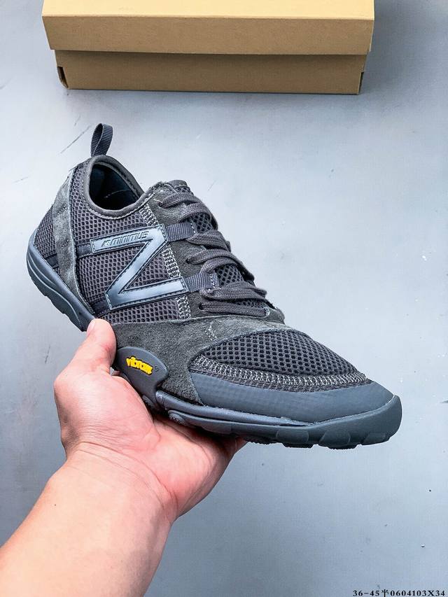Issey Miyake X New Balance Mt10Ov1三宅一生联名透气越野跑步鞋 此番联名鞋款的灵感源自感官身体和赤足运动的概念，New Bala