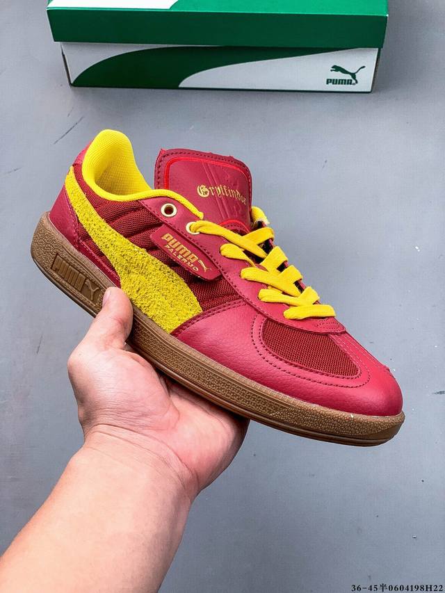 Puma彪马男女通用Palermo Og 标贴运动鞋 鞋款复刻，重温足球文化风潮！ 近日 Puma 将经典鞋款 Palermo 重新带回市场，让众多鞋迷和足球爱