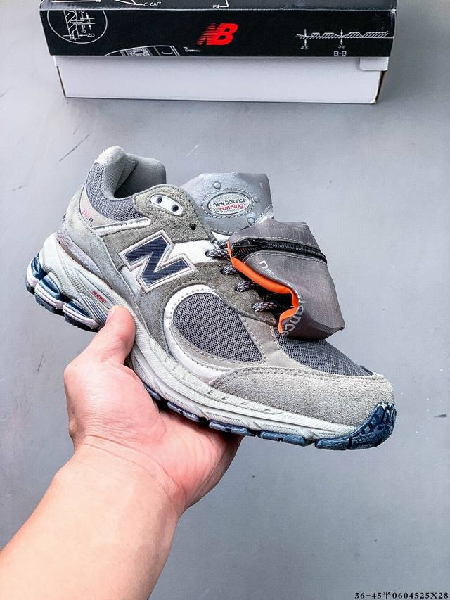 New Balance M1906Ri Nb宝藏老爹鞋款，复古元素叠加，质感超级棒，楦版型材料细节做工精细，货如实拍图 作为Nb最经典的档案鞋型之一，与 2一样