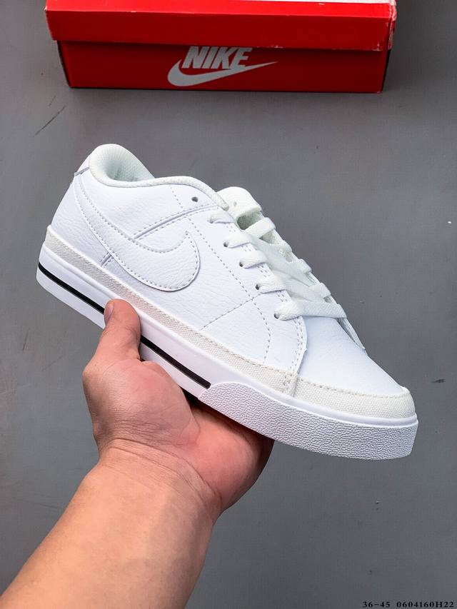 集图 耐克Nike Court Legacy 运动鞋融合经典复古款式与时尚街头风格设计，向网球文化的辉煌历史致敬。 利落皮革、织物和合成材质组合鞋面经久耐穿，易