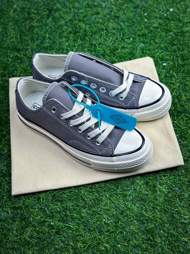 福利特价放 公司级 Converse1970S 匡威 三星帆布鞋高帮 正确原厂面料 厚度精准 鞋型挺拔，双包边蓝底。鞋头大小比例100%还原Zp规整中底走线、高