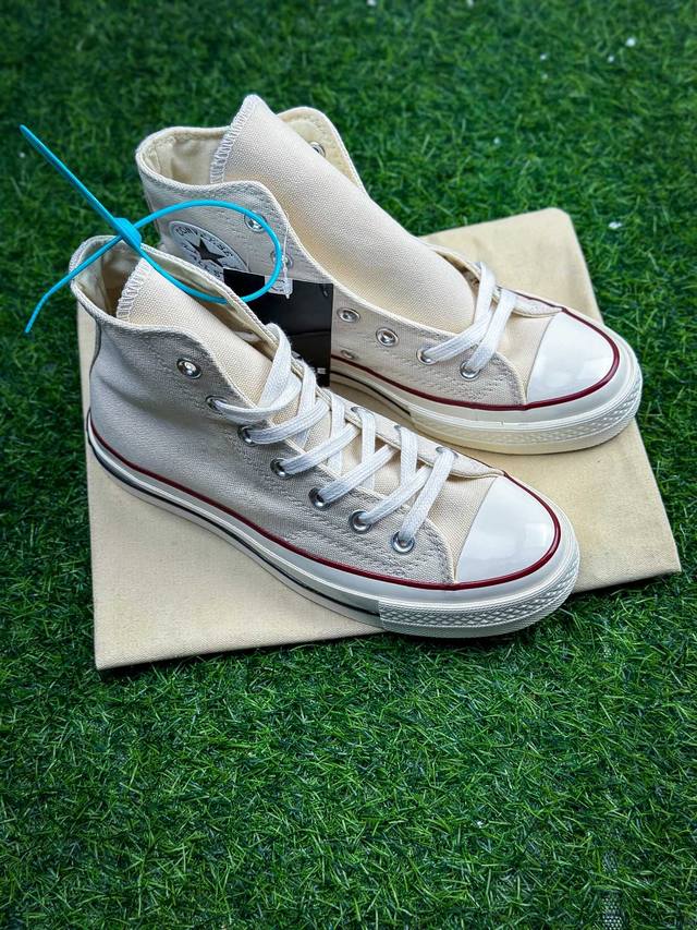 福利特价放 公司级 Converse1970S 匡威 三星帆布鞋高帮 正确原厂面料 厚度精准 鞋型挺拔，双包边蓝底。鞋头大小比例100%还原Zp规整中底走线、高