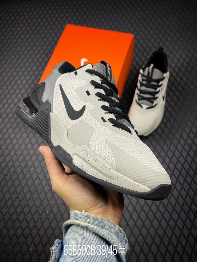 B Nike Air Max Alpha Trainer 5 全新气垫 低帮训练大气垫跑鞋 简约大方的造型设计，给人以随性休闲的时尚格调 穿着舒适轻便，运动灵活