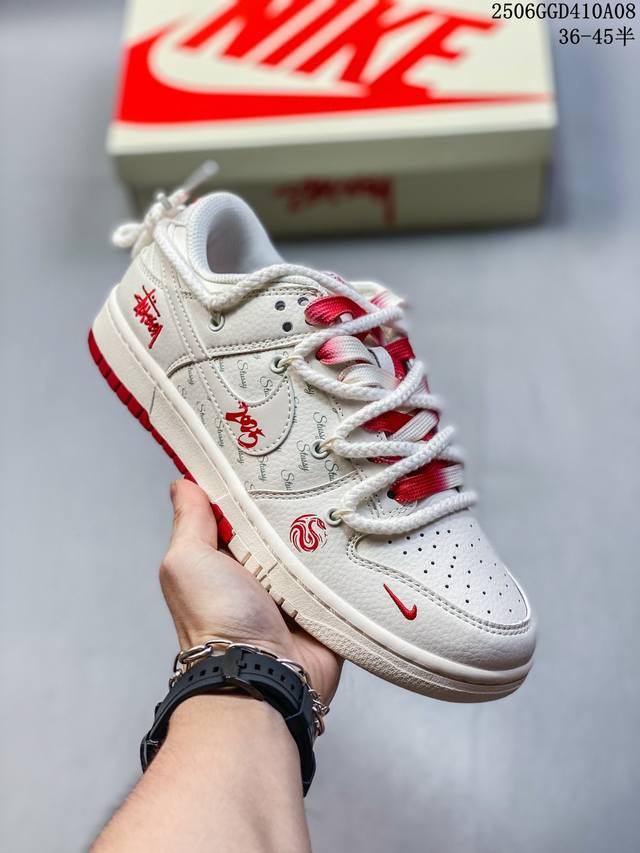 公司级 耐克 Nike Dunk Low Retro 运动鞋复古板鞋 解构绑带 双鞋带 路易威登联名。作为 80 年代经典篮球鞋款，起初专为硬木球场打造，后来成