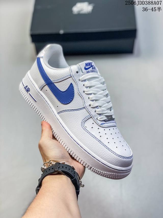 公司级耐克Nike Air Force 7 Lv8空军一号低帮百搭休闲运动板鞋。柔软、弹性十足的缓震性能和出色的中底设计，横跨复古与现代的外型结合，造就出风靡全