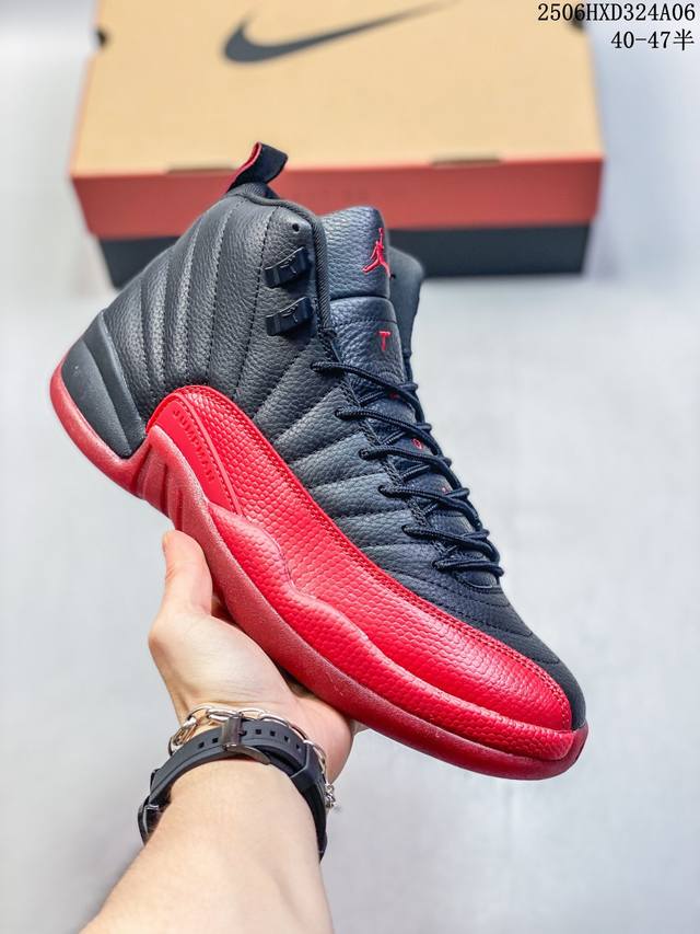 Air Jordan 12 Retro Bloodline 高帮 黑红 Aj12 乔丹12代 Aj12 乔12 高邦 黑红 乔丹篮球鞋系列 鞋身整体采用黑色皮革