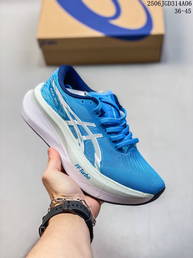 公司级Asics 亚瑟士Magic Speed 4稳定跑鞋鞋面 采用双层提花网面设计 提高包裹性和透气性 后跟搭载稳定系统科技T-Gel提升整体支撑力和结构感