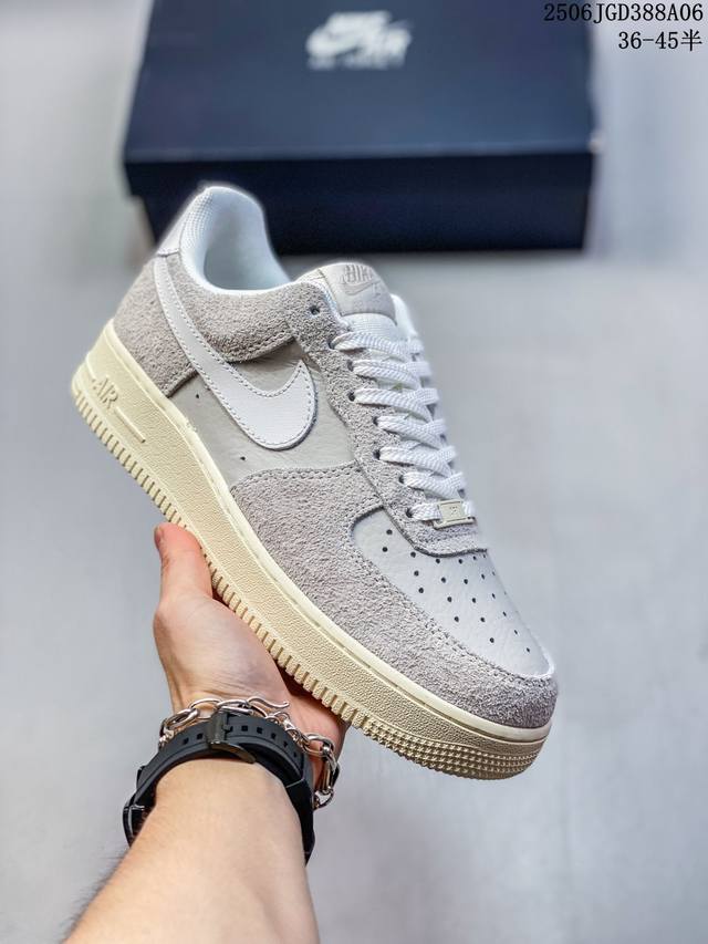公司级耐克Nike Air Force 7 Lv8空军一号低帮百搭休闲运动板鞋。柔软、弹性十足的缓震性能和出色的中底设计，横跨复古与现代的外型结合，造就出风靡全