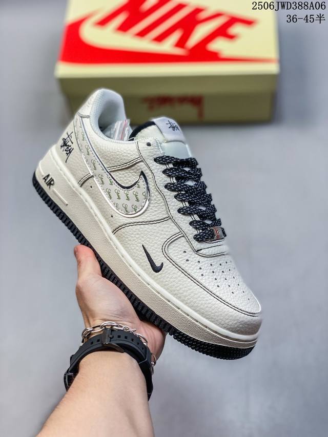 公司级耐克Nike Air Force 1 07 Lv8空军一号低帮百搭休闲运动板鞋。柔软、弹性十足的缓震性能和出色的中底设计，横跨复古与现代的外型结合，造就出