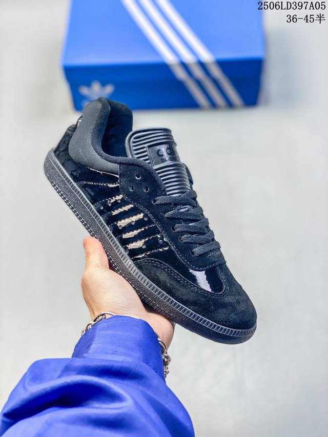 Adidas 阿迪达斯 德训系列 升级原楦原版型开发，采用粒面牛剖革组合提花布鞋面材质，外置耐磨橡胶大底带你回味最原始的永远经典，阿迪达斯 三叶草Adidas