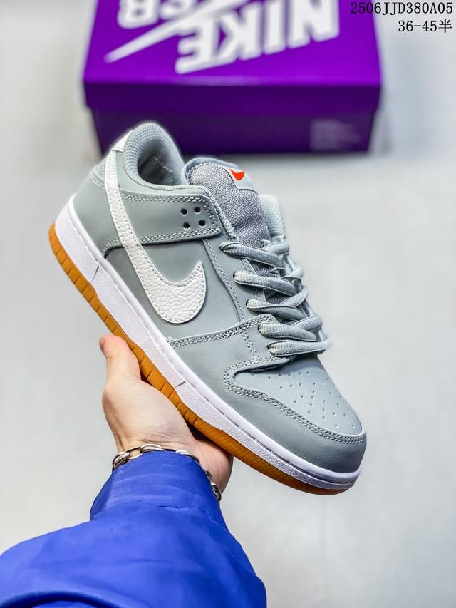 真标带半码 耐克Nike Sb Dunk Low Sb 系列扣篮系列复古低帮休闲运动滑板板鞋。采用脚感柔软舒适Zoomair气垫，有效吸 收滑板等极限运动在落地