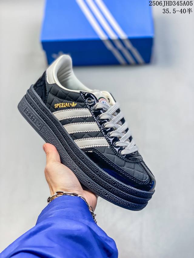 Adidas 阿迪达斯 公司级 手球松糕系列 女鞋真标半码制，升级原楦原纸版开发版型，采用猪巴革组合纤维革鞋面材质，外置加厚橡胶大底全新三层松糕底！阿迪达斯Ad