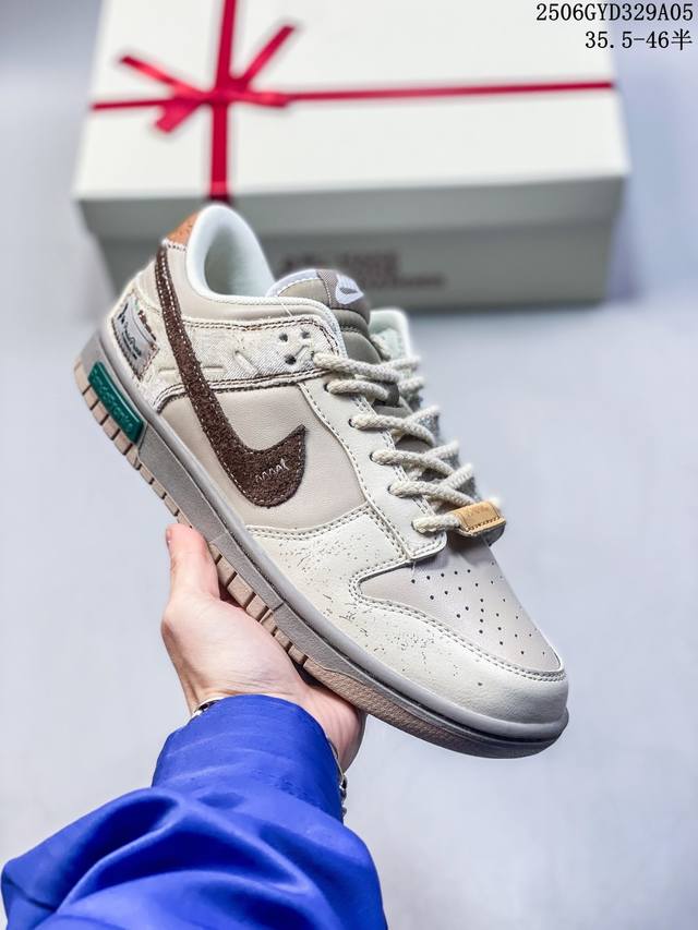 Nike Dunk Low 熊猫恶作剧-恋语 “全网独家正确版本无原鞋不开发 始终坚持对品质、细节 完美复刻” 整体围绕熊猫恶作剧圣诞主题设计，鞋身整体采用专属