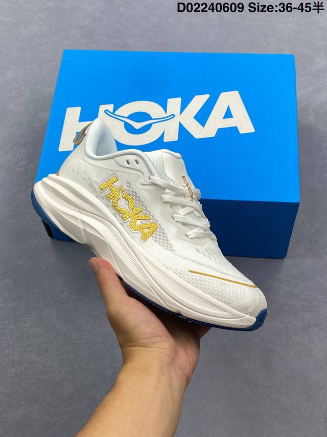 Hoka One One 邦代系列 Bondi 8 跑鞋 男女子轻便缓震公路跑鞋。在 Hoka 系列中最耐磨的鞋子之一,Bondi 本季已经做出了决定性的演变: