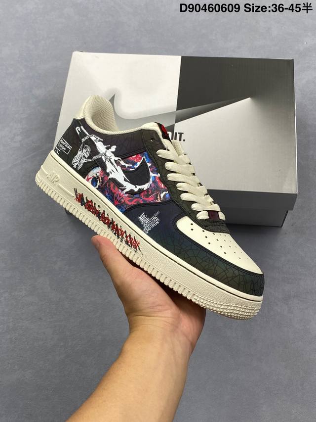 公司级耐克 Nike Air Force 1 ’07 空军一号低帮百搭休闲运动板鞋。柔软、弹性十足的缓震性能和出色的中底设计，横跨复古与现代的外型结合，造就出风