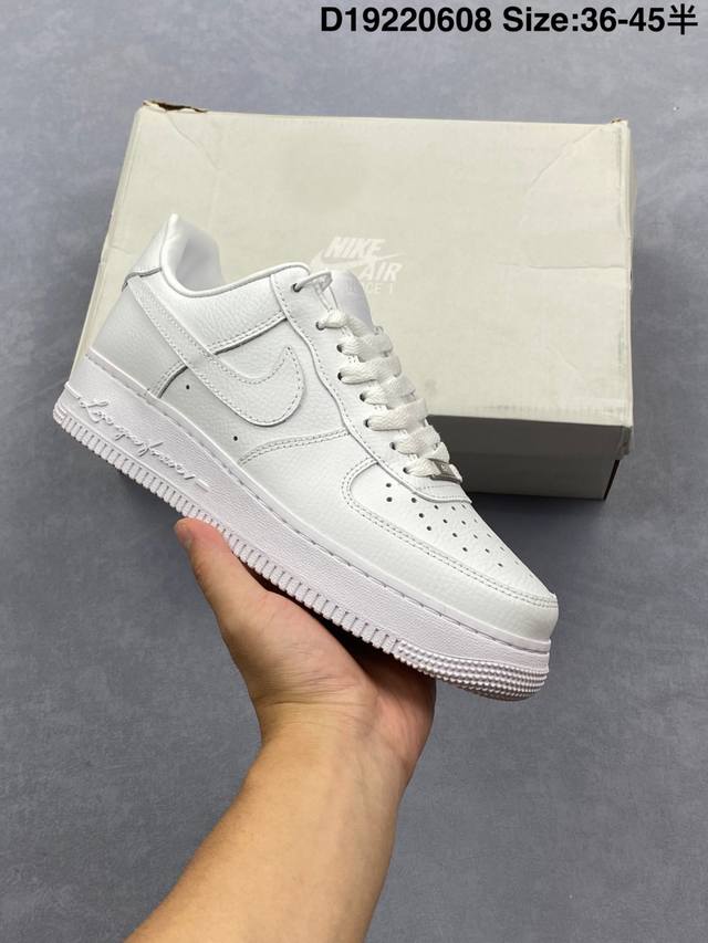 耐克Nike Air Force 7Lx空军一号低帮百搭休闲运动板鞋。柔软、弹性十足的缓震性能和出色的中底设计，横跨复古与现代的外型结合，造就出风靡全球三十多年