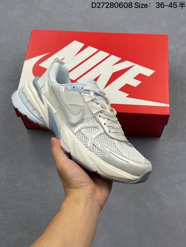 Nike 耐克 V2K Run 减震防滑 复古低帮运动跑步鞋 超火复古跑鞋，采用太空革组合呼吸网眼布鞋面材质，搭载正确4层组合底模，嵌入Tpu加固稳定模块,双层