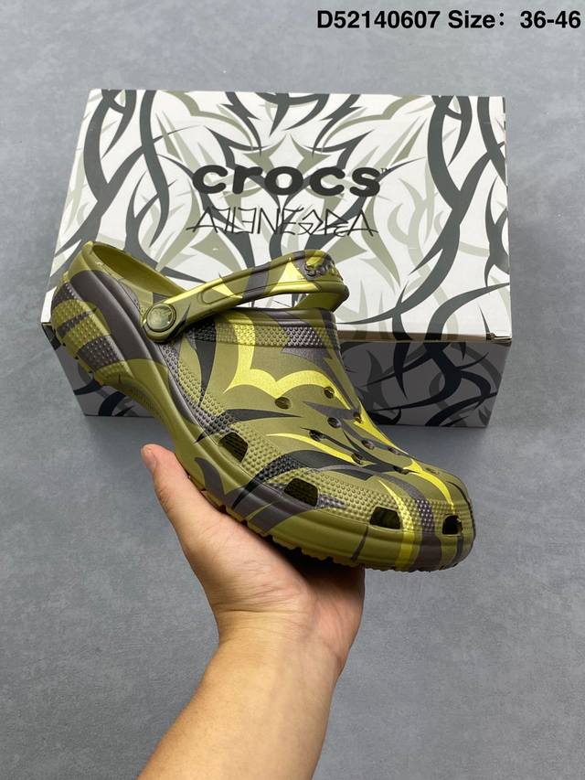Clot X Crocs Classic Clog卡骆驰休闲沙滩洞洞拖鞋凉鞋 超轻Croslite专利材料打造 鞋面更加耐用易清洗 该鞋款轻盈舒适 货号：208