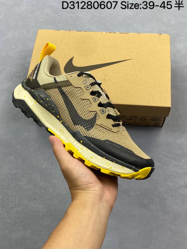 耐克 Nike Wildhorse 8 男子越野跑步鞋Nike跑步鞋 缓震透气 运动鞋，穿上Nike Wildhorse 8 越野跑步鞋，由步道起点往山顶前进，