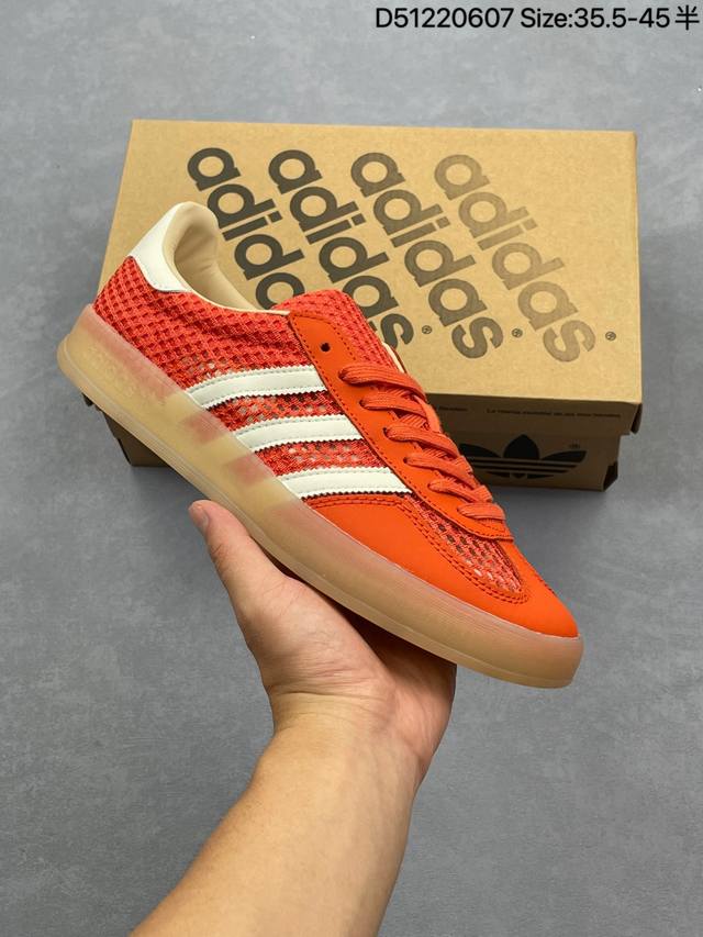 阿迪达斯Adidas Originals Gazelle Indoor 三叶草休闲防滑耐磨低帮板鞋鞋头出色设计 塑就出众贴合感稳固的后跟贴合足部曲线设计软弹舒适