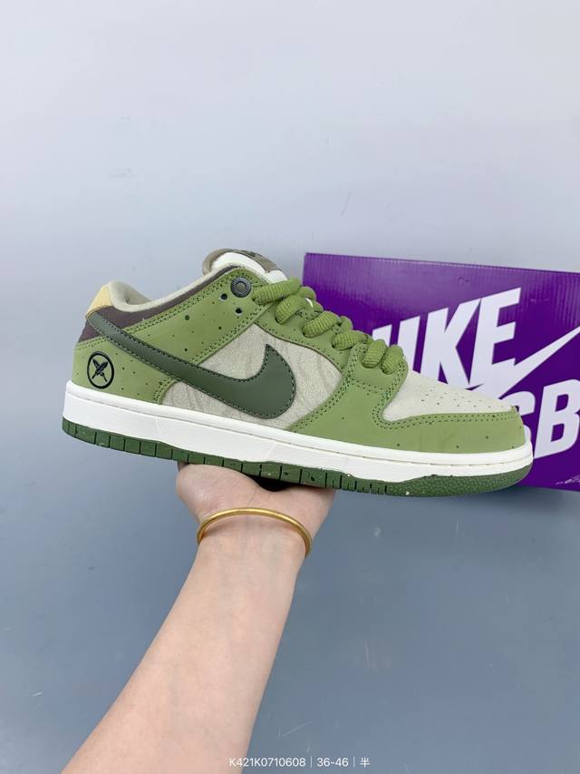 公司货 耐克Nike Dunk Low 板鞋 Sb系列经典百搭休闲运动板鞋加厚鞋舌的填充，使舒适性大大提升，同时也更方便穿脱中底部分则加入了脚感柔软舒适Zoom