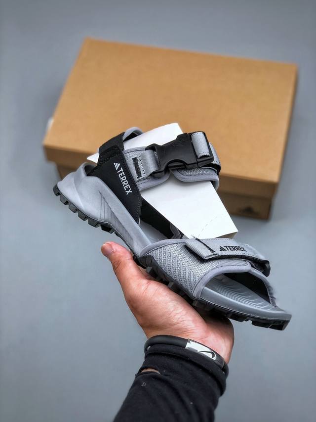 阿迪达斯沙滩鞋Adidas Terrex Hydroterra 尺码：40-45。