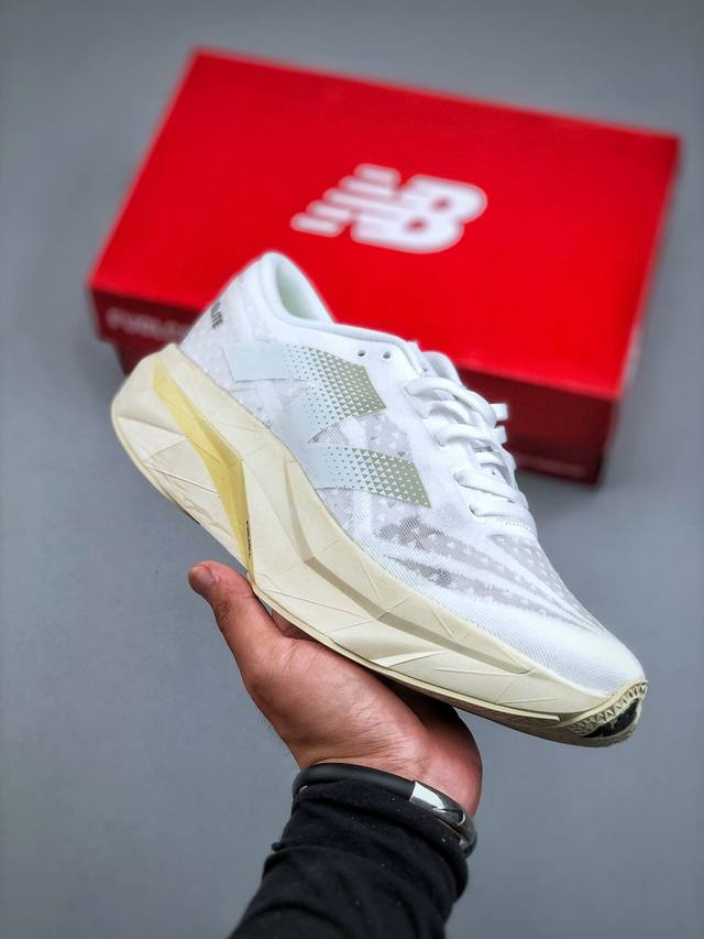 Stone Island X New Balance Fuelcell 轻量跑鞋超轻量化低帮休闲运动慢跑鞋 #原楦原纸版开发版型 采用超轻透气3D针织网眼材料结