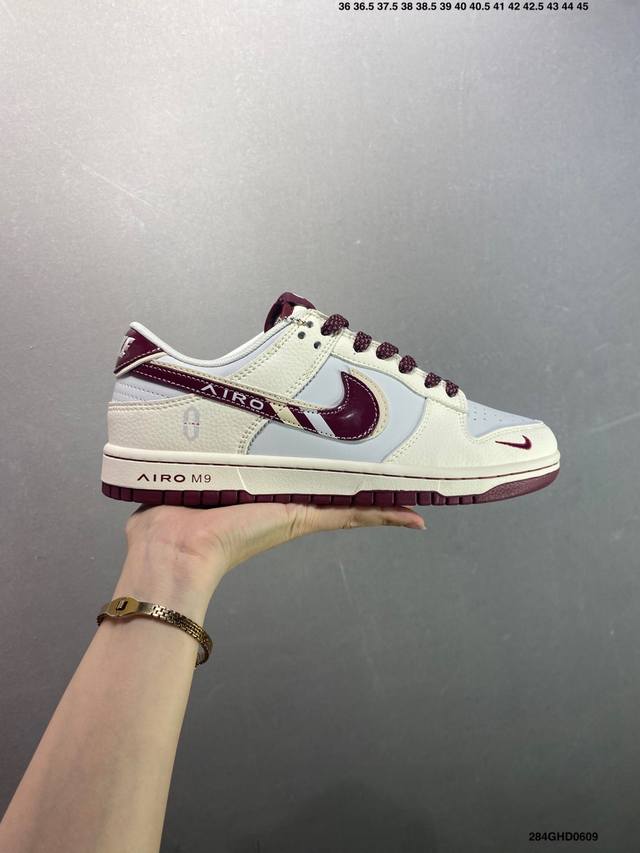 公司级Nike Dunk Sb Low 定制配色 定制Dunk Sb顾名思义，具有经典的Dunk血缘，又注入了更多的时尚元素。相较于普通的Dunk滑板鞋，改良版