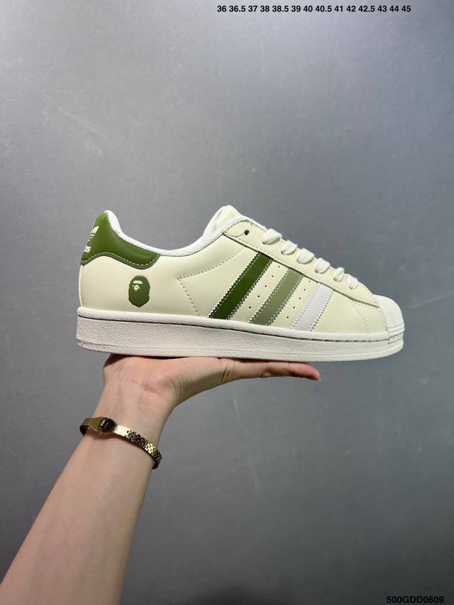 核心私 公司级Ad Originals Superstar 经典复古贝壳头板鞋 Jp9310 诞生于1969年 是第一双将全皮面鞋 身与橡胶鞋头结合在一起的低帮