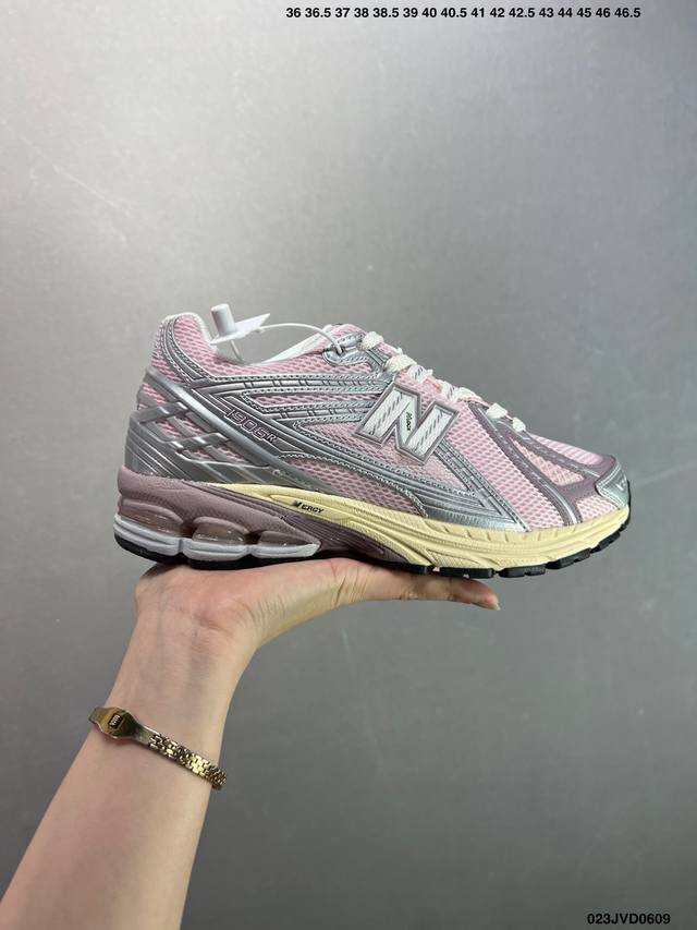 公司级New Balance M1906系列复古单品宝藏老爹鞋款 公司级版本复古元素叠加 质感超级棒 楦版型材料细节做工精细 作为Nb最经典的档案鞋型之一 与