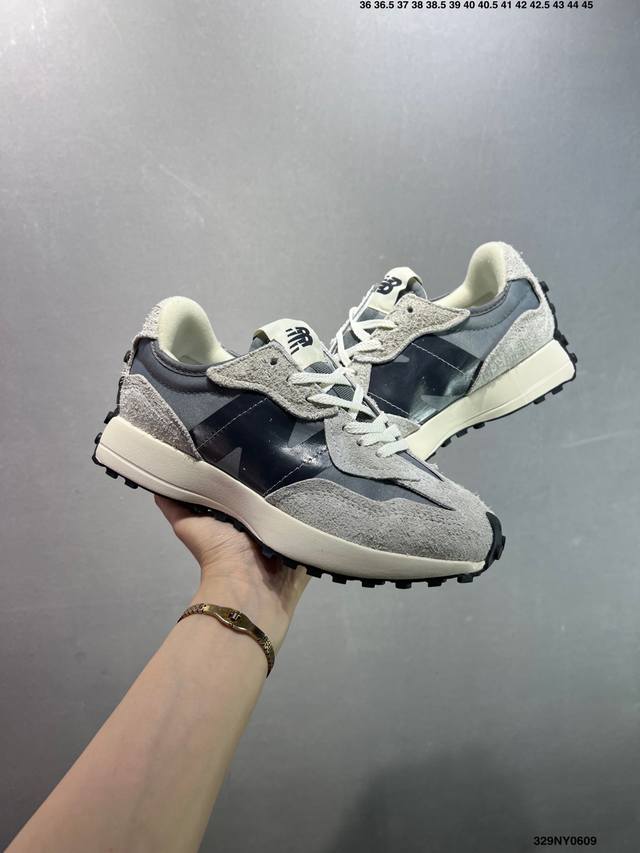 真标New Balance Ms327 复古休闲运动慢跑鞋 以更纯粹的复古风格设计打造的全新造型 侧身还以解构设计 将 N 字标志以做旧压花样式呈现 官方货号:
