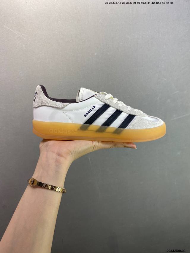 公司级Adidas Originals Gazelle Indoor 三叶草休闲防滑耐磨低帮板鞋 鞋头出色设计 塑就出众贴合感 稳固的后跟贴合足部曲线设计 软弹