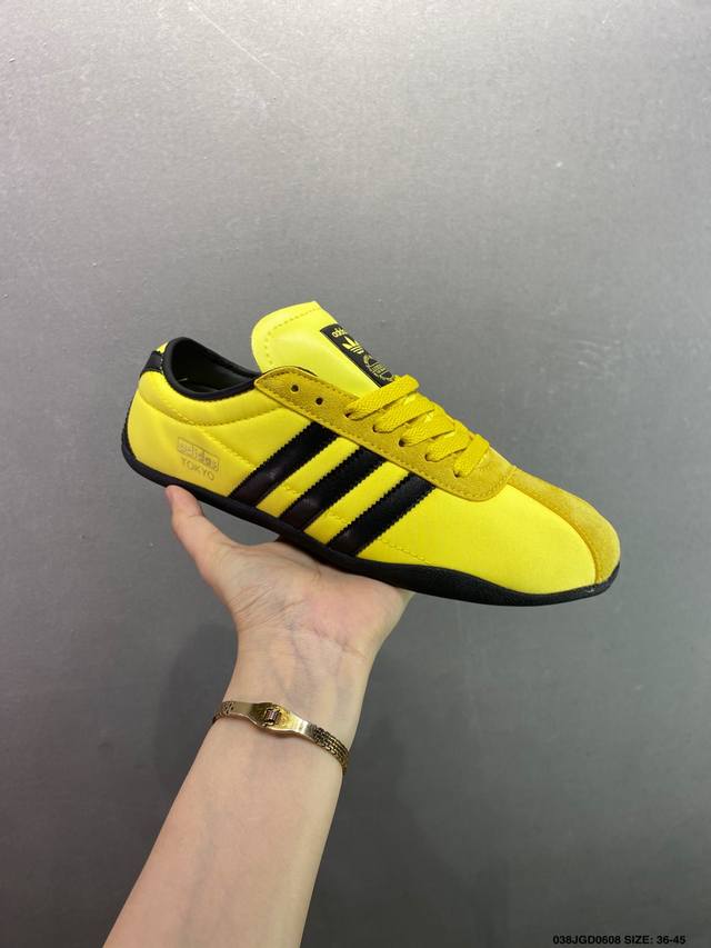 Adidas Tokyo W三叶草休闲防滑耐磨低帮板鞋 鞋头出色设计 塑就出众贴合感 稳固的后跟贴合足部曲线设计 软弹舒适 不易磨脚 橡胶鞋底配合防滑纹路设计