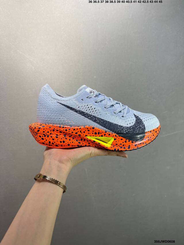 公司级Nk Zoom Vaporfly Next 3% 编织飞线马拉松三代超级休运动跑鞋 Fv 5-900 保留了Nk Systeml的突破性产品科技 且在这个