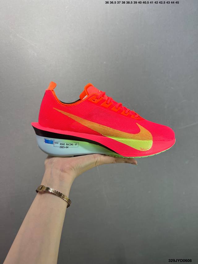 公司级Nike Zoomx Vaporfly Next% 4耐克 轻量化 网面透气运动鞋 这款新一代最强跑鞋在鞋面和鞋底都进行了全方位升级鞋面使用了全新 Vap