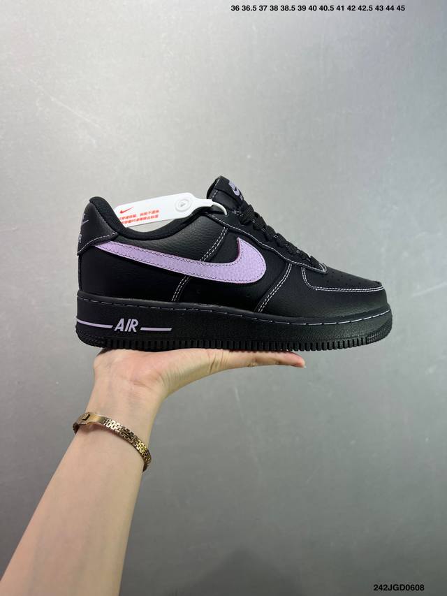 Air Force 1 ‘07 Low 原楦头原纸板 打造纯正空军版型 #专注外贸渠道 全掌内置蜂窝气垫 #原盒配件 原厂中底钢印、拉帮完美 官方同步上架 货号