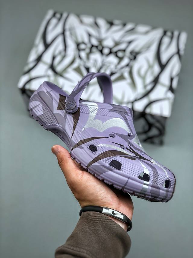 Clot X Crocs Classic Clog卡骆驰休闲沙滩洞洞拖鞋凉鞋 超轻Croslite专利材料打造 鞋面更加耐用易清洗 该鞋款轻盈舒适尺码:36-4