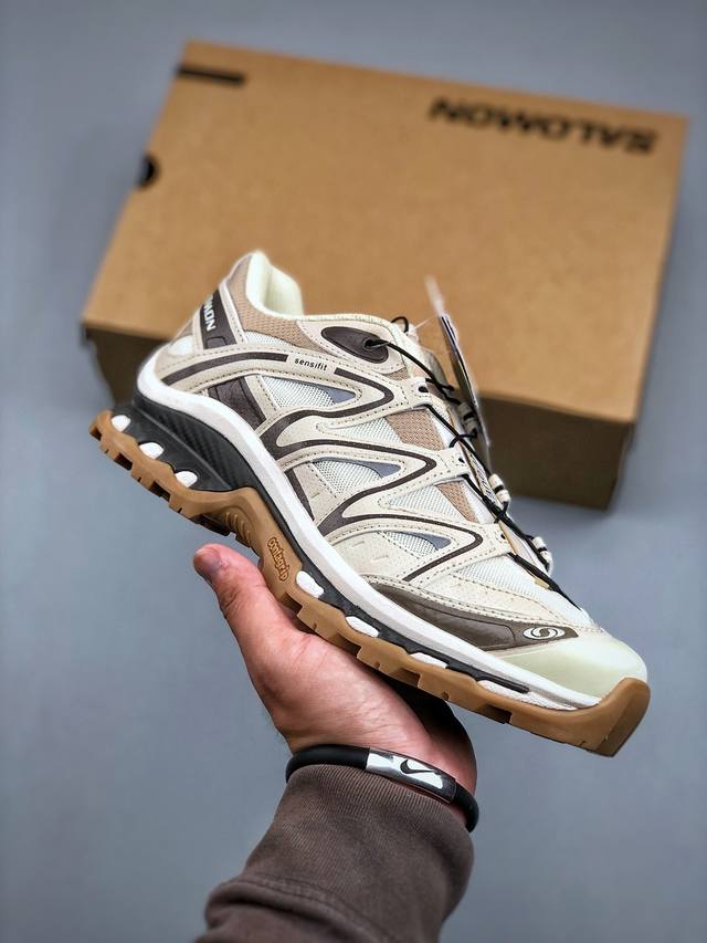 Salomon萨洛蒙 Xt-Quest 探索者系列户外越野跑鞋鞋面采用Sensifit贴合技术 全方位贴合包裹脚型 鞋跟部鞋底牵引设计 提供强大的抓地性能 更适
