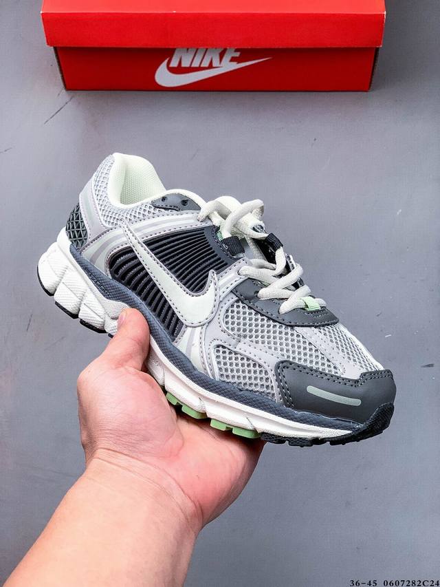 集图 独家4层组合大底耐克Nike Zoom Vomero 5 Sp'vast Grey Sail'马拉松复古跑五代休闲运动慢跑鞋 0607282C24