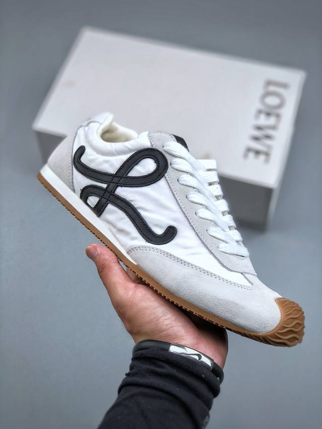 罗意威 Loewe 2025 Ballet Runner 2.0 早春新款爆款芭蕾舞鞋 不对称鞋头造型外贸出口订单 广东原厂 作为Loewe的标志性设计 超柔软
