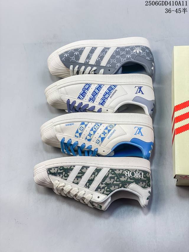 纯原 Clot X Ad Originals #贝壳头迪奥联名限定 贴合柔软皮料白绿三叶草配色 ，这双鞋的整体设计思路和风格可以说很Clot。鞋款整体选用了易穿
