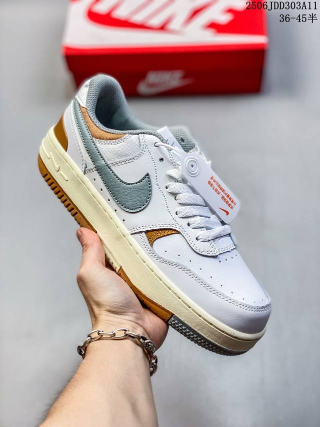 耐克W Nike Gamma Force兼顾舒适脚感和出众风范，演绎匠心之作。结构性的支撑贴合感结合复古篮球设计，塑就场外全明星风范。 货号：Fq2766- 尺