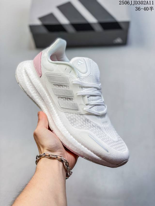 公司级Adidas Pureboost 22 阿迪达斯 爆米花缓震中底跑步鞋 鞋面以织编材质为基底 后及跟脚趾处融全入新设计 通过格网印刷支将撑材料于附鞋面上