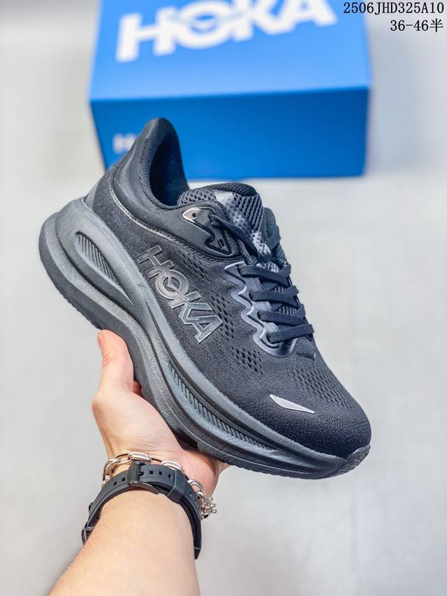 公司级 Hoka畅行无阻 Hoka One One Bondi 9 舒适百搭耐磨轻便 低帮跑步鞋 男女款。Bondi 9 最显著的变化在于其鞋底单元，原本扎实可