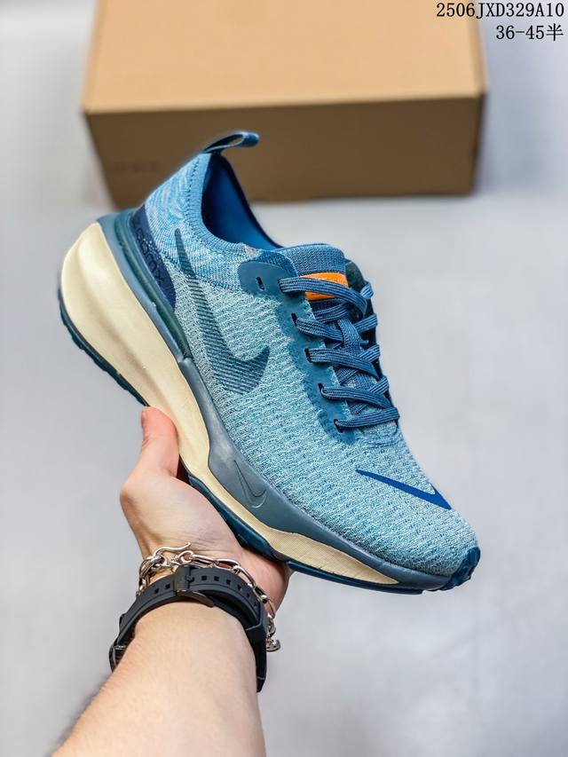 Nike 耐克 原楦原纸版开发版型，采用升级版外露式Flyknit飞织面料鞋面，搭载Zoomx轻盈泡棉缓震科技中底，防滑缜密块状橡胶外底全新升级改款，耐克Nik